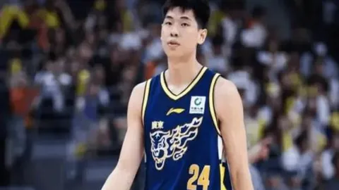 英超圣诞狂欢：33冠辉煌史，17次荣耀时刻，巅峰对决五五开揭秘！